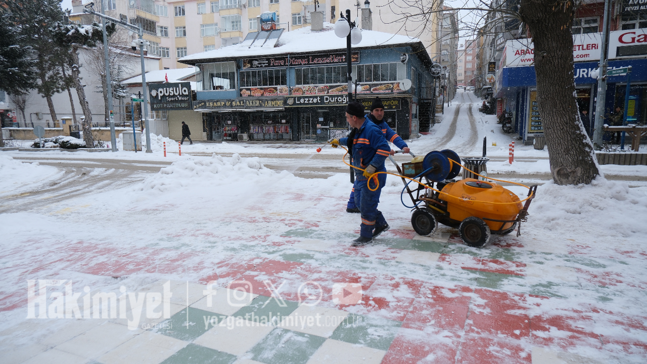 Aralıksız Mesai Var Yozgat’ta Karla Mücadelede Dikkat Çeken Çalışma (1)
