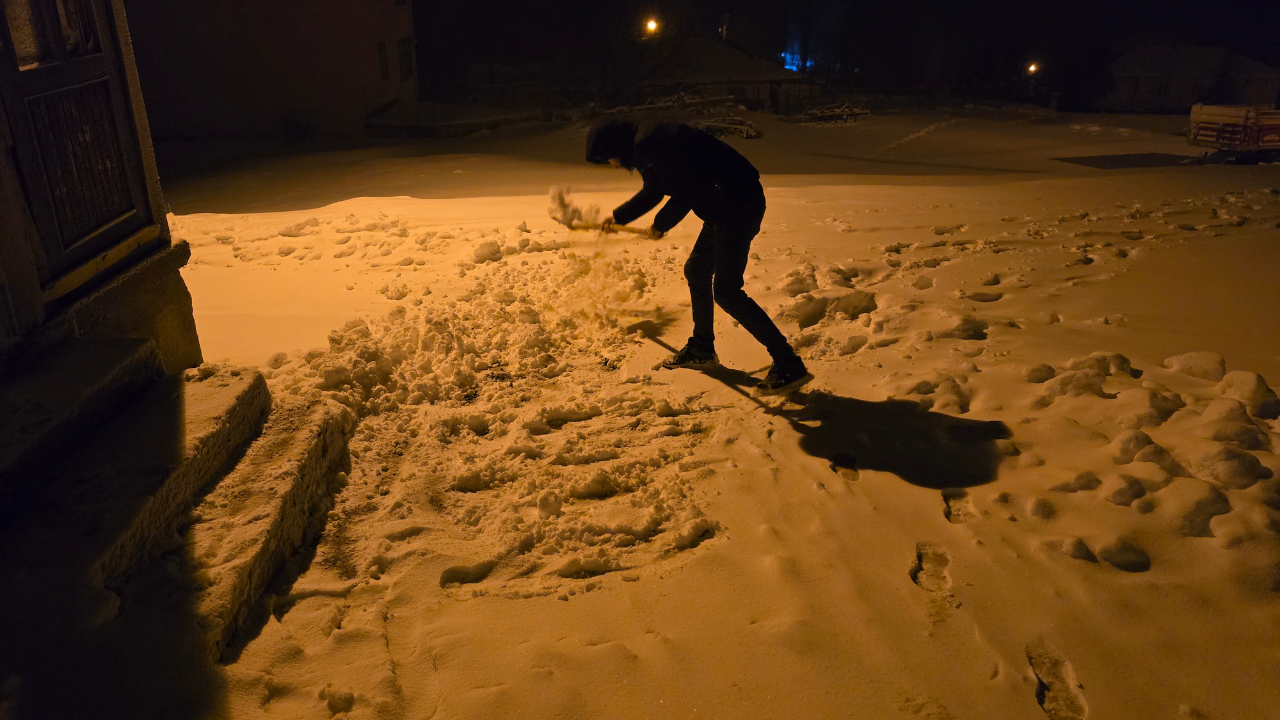 Uzun Aradan Sonra Yüzleri Güldüren Manzara Yozgat’ta Kar Bereketi Konuşuluyor (1)