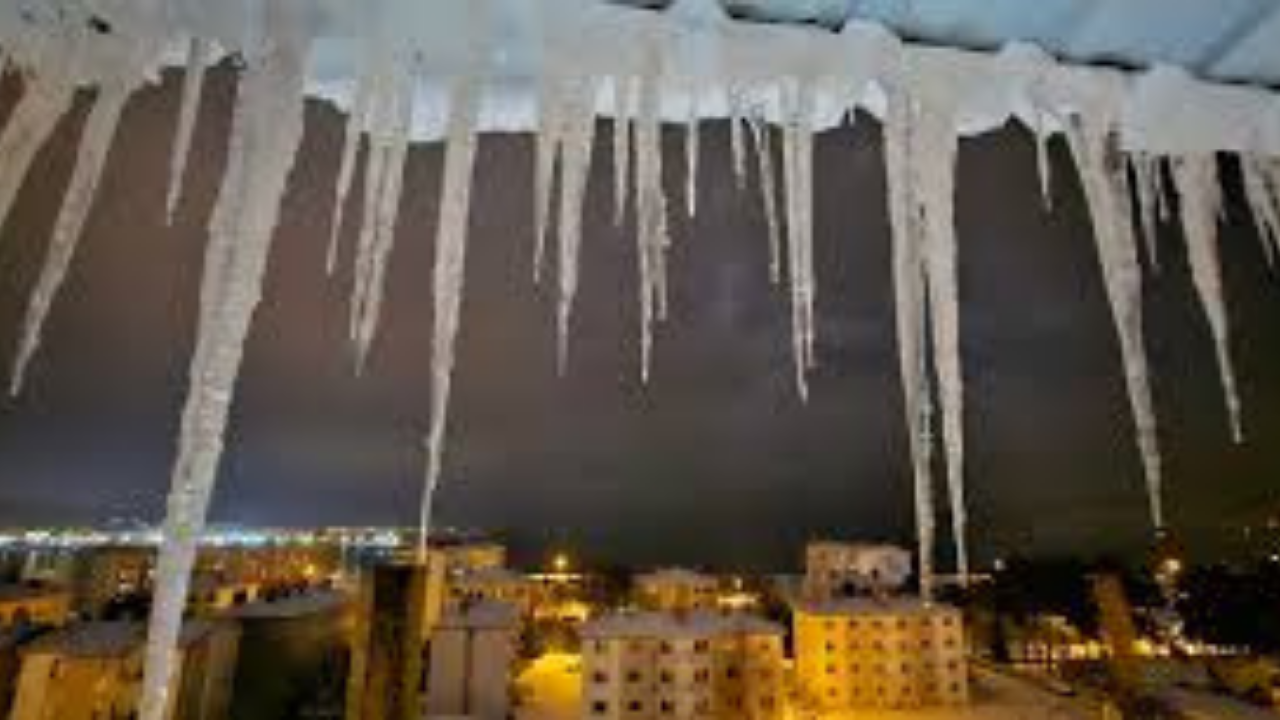 Yozgat Valiliği Çatı Ve Saçaklardaki Buz Sarkıtlarına Karşı Uyardı (3)