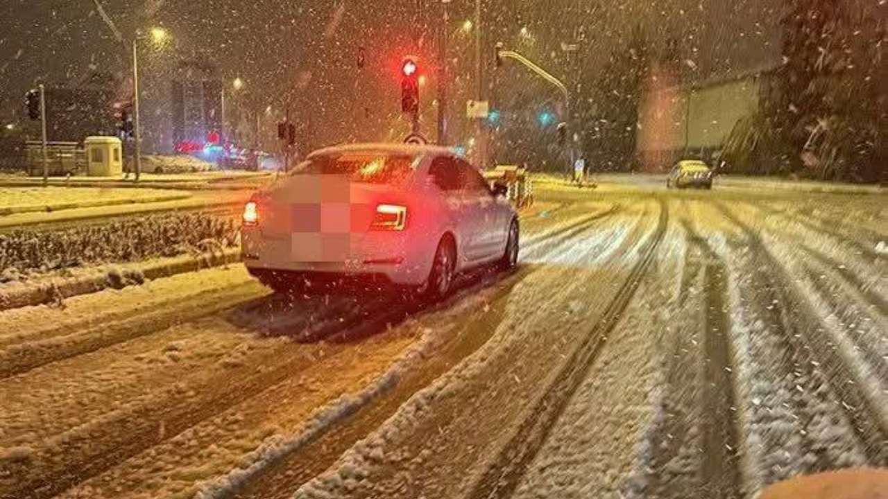 Yozgat Valiliği’nden Kar Yağışı Uyarısı Kış Lastiği Olmayan Araçlar Trafiği Aksatıyor (2)