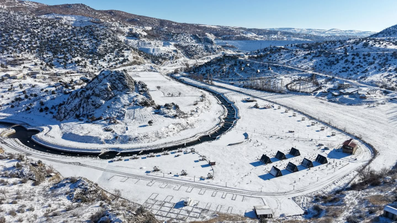 Yozgat’ta Beyaz Örtü Etkisini Artırdı Sosyal Alanlarda Kartpostallık Manzaralar Oluştu (1)