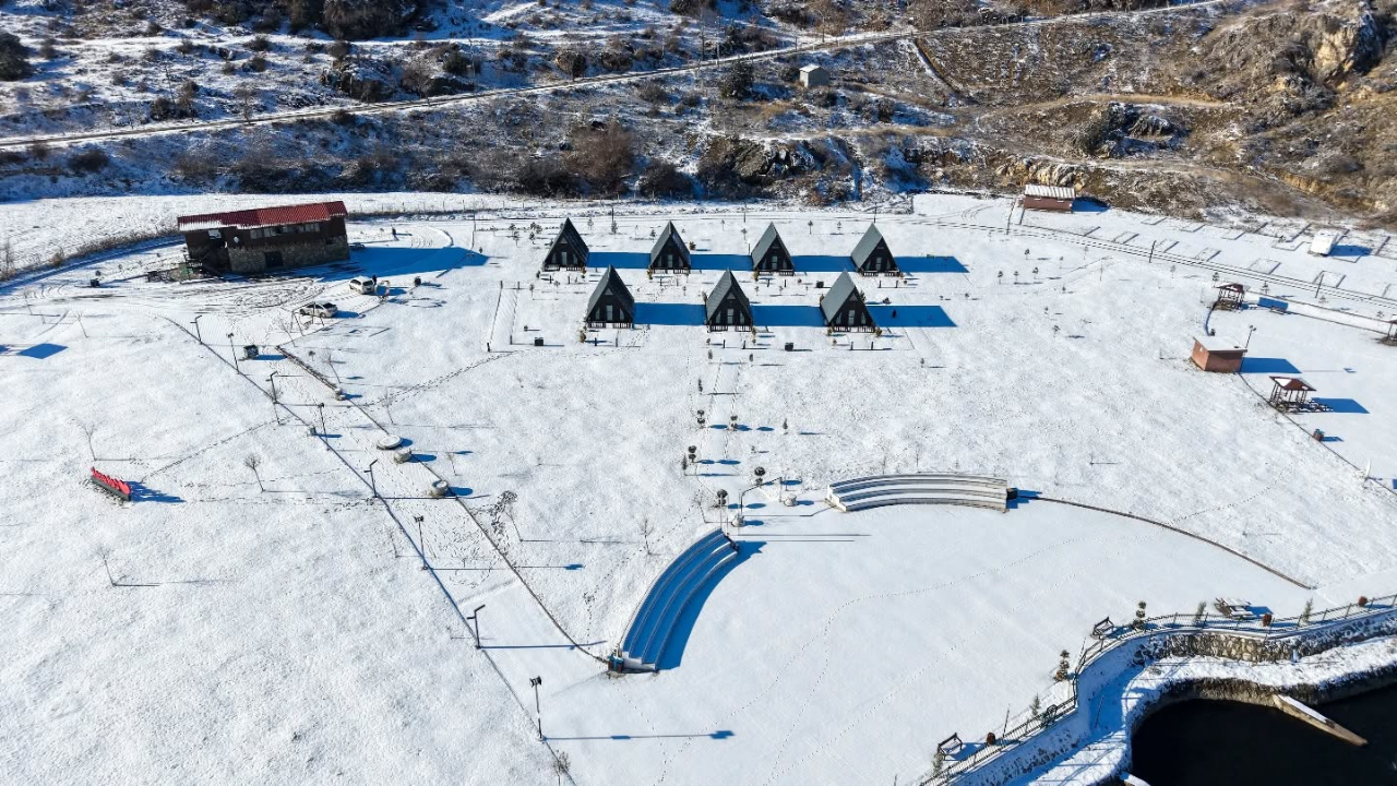 Yozgat’ta Beyaz Örtü Etkisini Artırdı Sosyal Alanlarda Kartpostallık Manzaralar Oluştu (2)