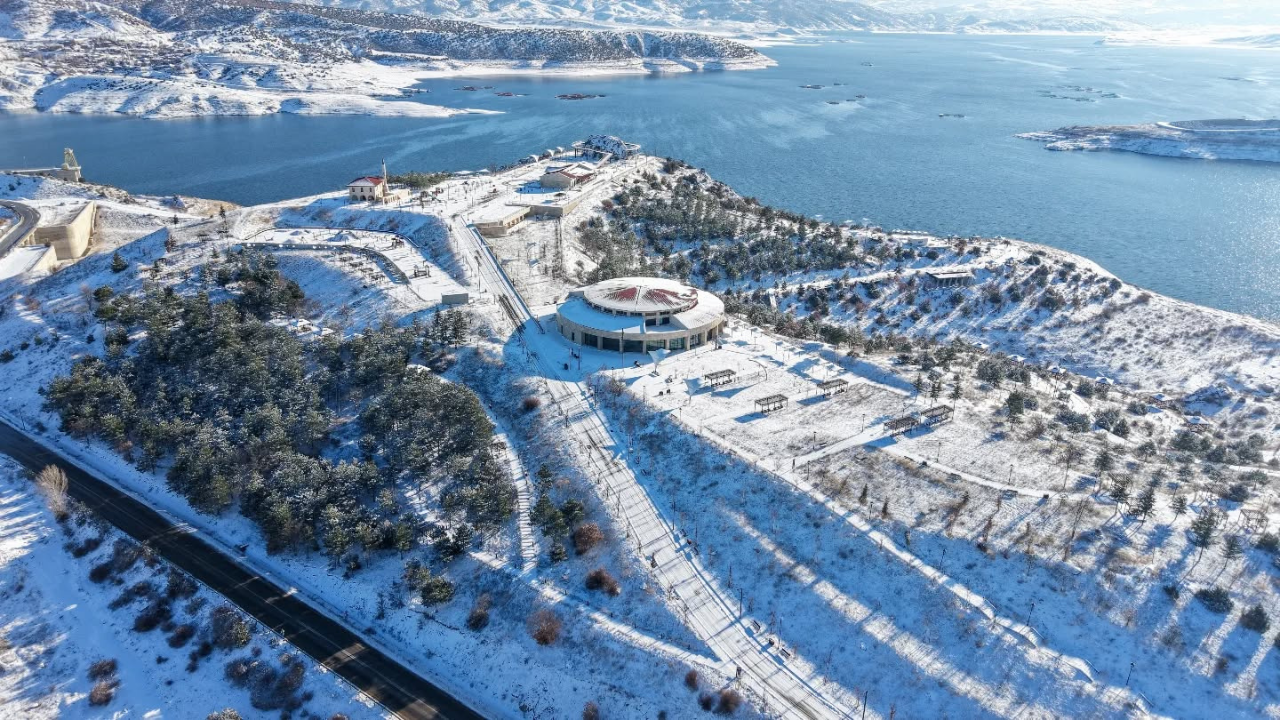 Yozgat’ta Beyaz Örtü Etkisini Artırdı Sosyal Alanlarda Kartpostallık Manzaralar Oluştu (6)