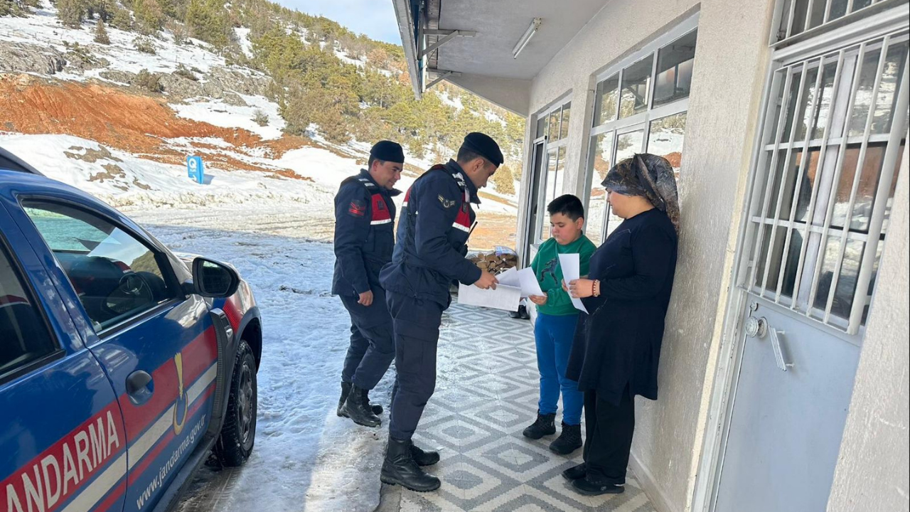 Yozgat’ta Jandarmadan Dolandırıcılığa Karşı Bilgilendirme Çalışması (1)