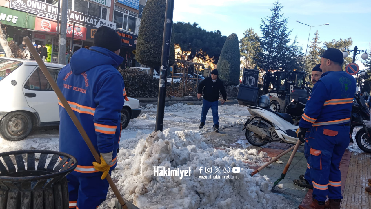Yozgat’ta Kar Birikintileri Toplanıyor Belediye Ekipleri Sahada (3)