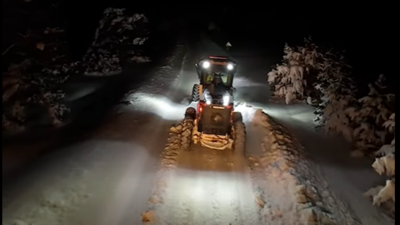 Yozgat'ta Kar Kalınlığı 1 Metreye Ulaştı Ekipler 724 Çalışıyor (5)