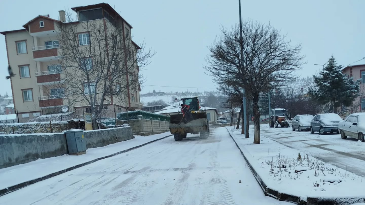 Yozgat’ta Kar Mesaisi Aralıksız Sürüyor Yollar Ve Kaldırımlar İçin Seferberlik (3)