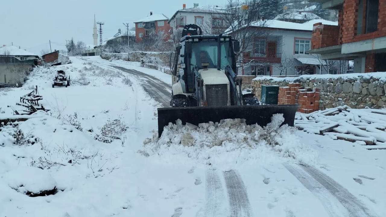 Yozgat’ta Kar Mesaisi Aralıksız Sürüyor Yollar Ve Kaldırımlar İçin Seferberlik (4)