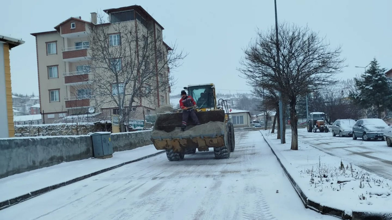 Yozgat’ta Kar Mesaisi Aralıksız Sürüyor Yollar Ve Kaldırımlar İçin Seferberlik (5)