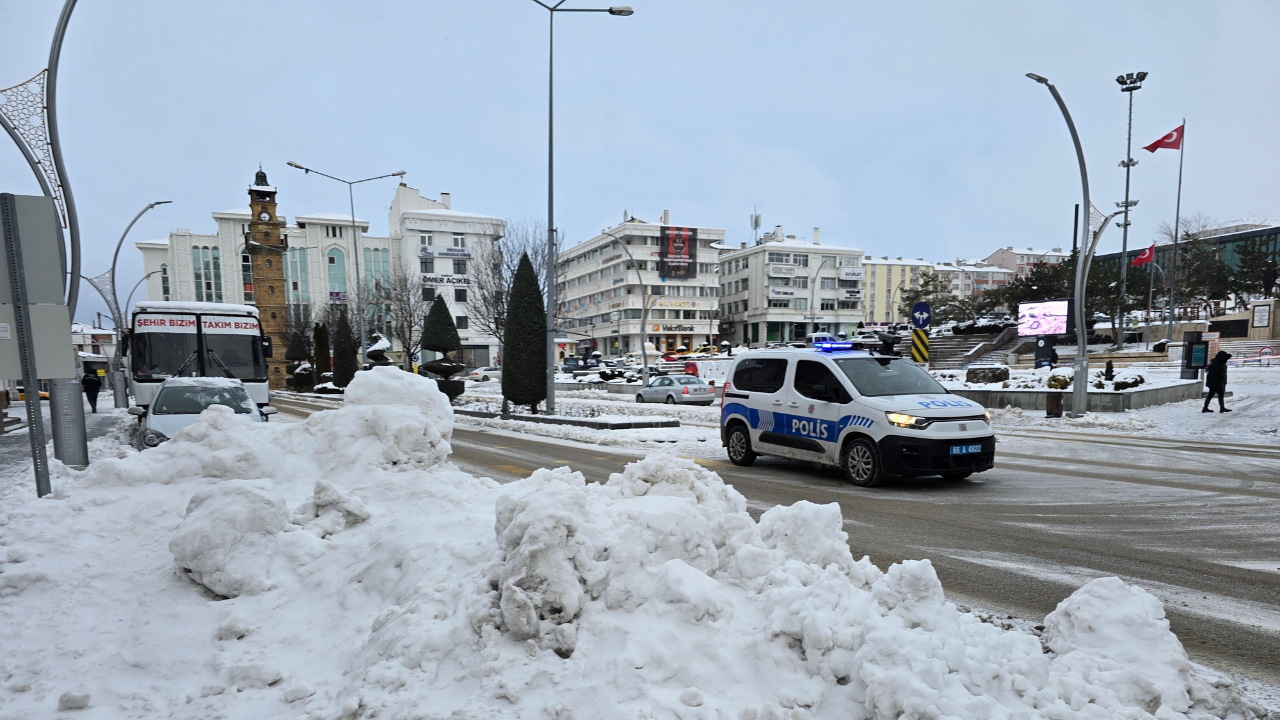 Yozgat’ta Kar Sevinci 20 Santimetrelik Yağış Yüzleri Güldürdü (3)