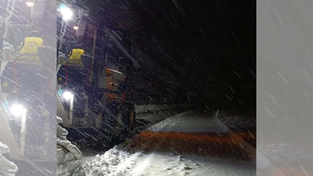 Yozgat’ta Karla Mücadele 724 Sürüyor Ekipler Sahada, Uyarılar Art Arda (1)