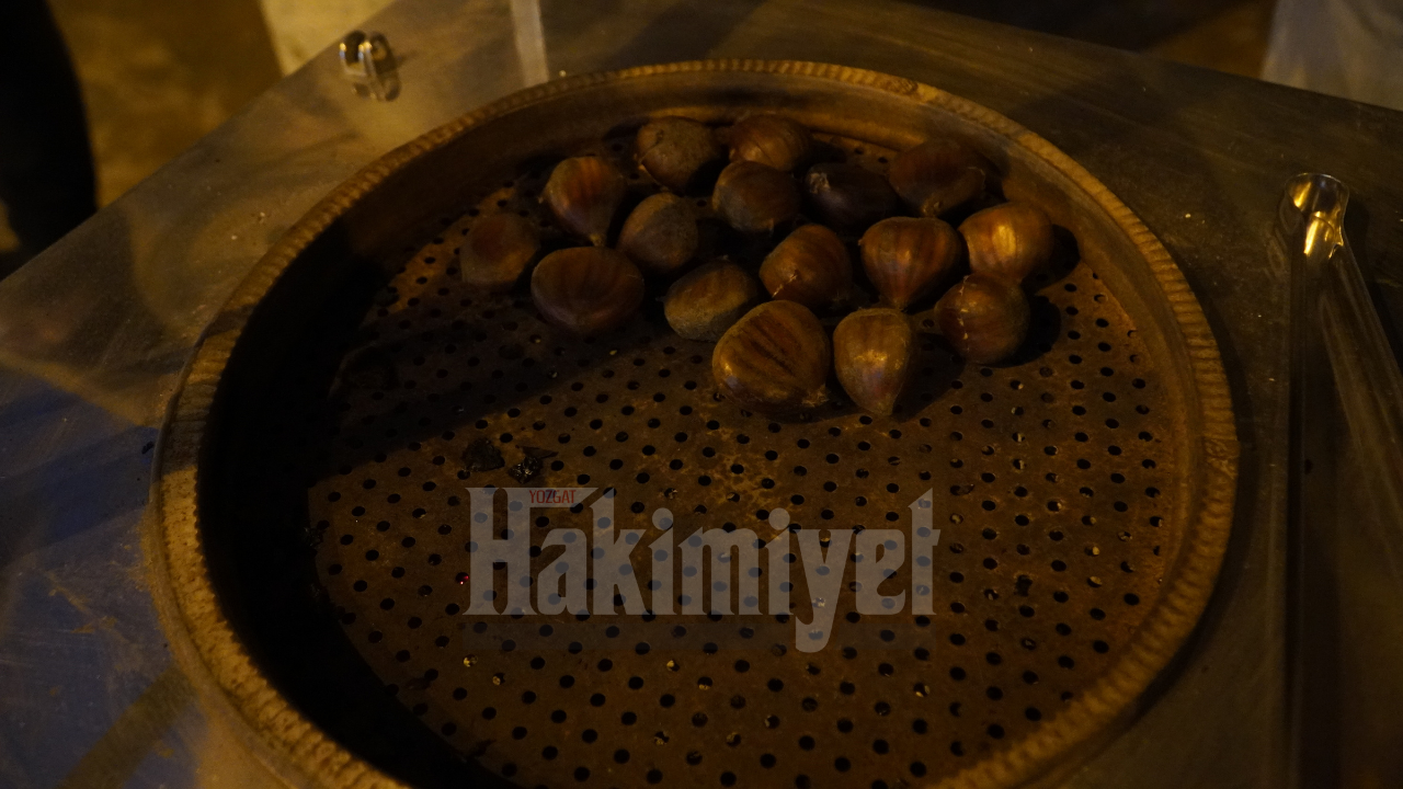 Yozgat'ta Müzikli Kestane Tezgahı Şarkıları Yoğun İlgi Görüyor