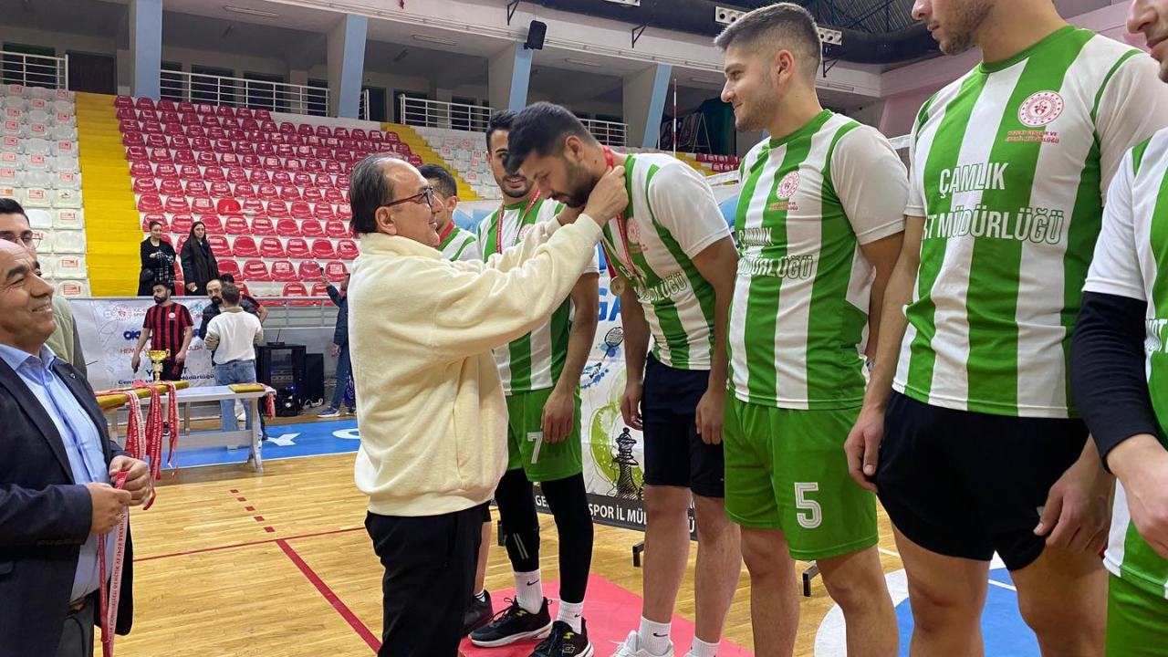 Yozgat’ta Nefes Kesen Final Tamamlandı Yurtlararası Voleybolda Kupayı Kazanan Belli Oldu (4)