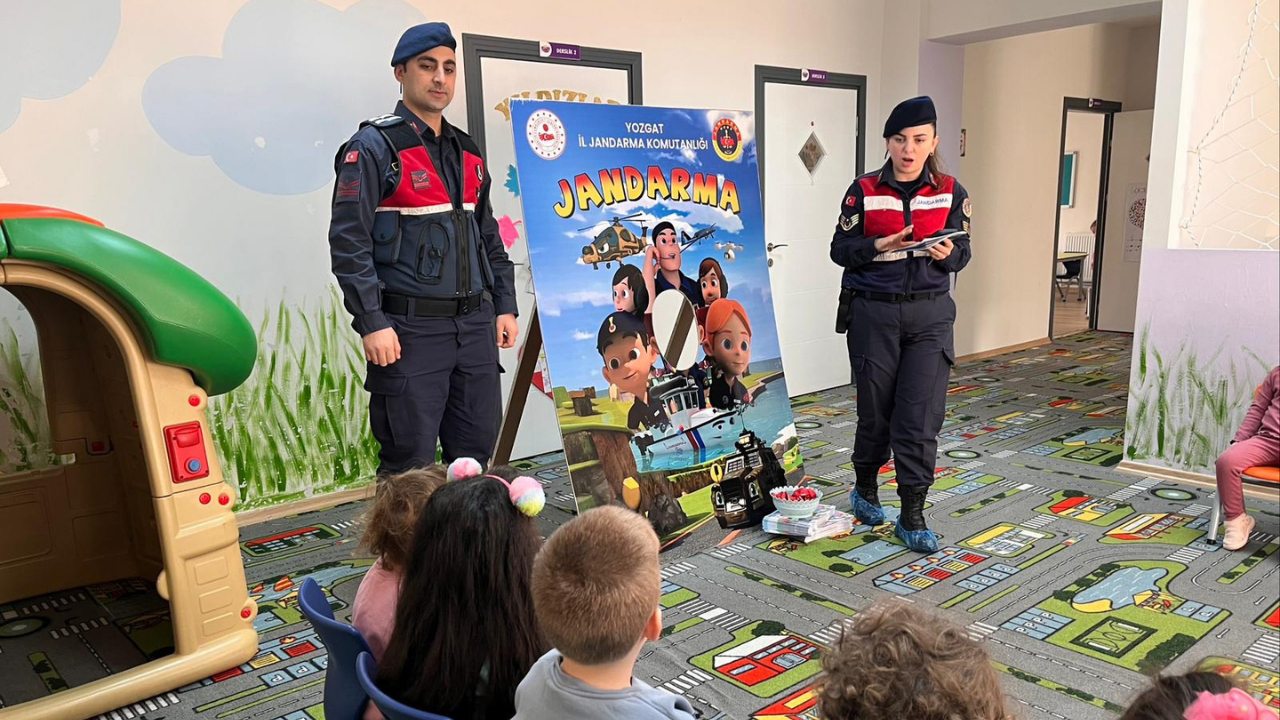 Yozgat’ta Üniformalar Miniklerle Buluştu (4)