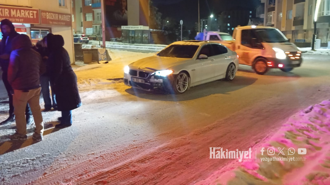 Yozgat’ta Yollar Buz Pistine Döndü Kaza Kaçınılmaz Oldu (4)