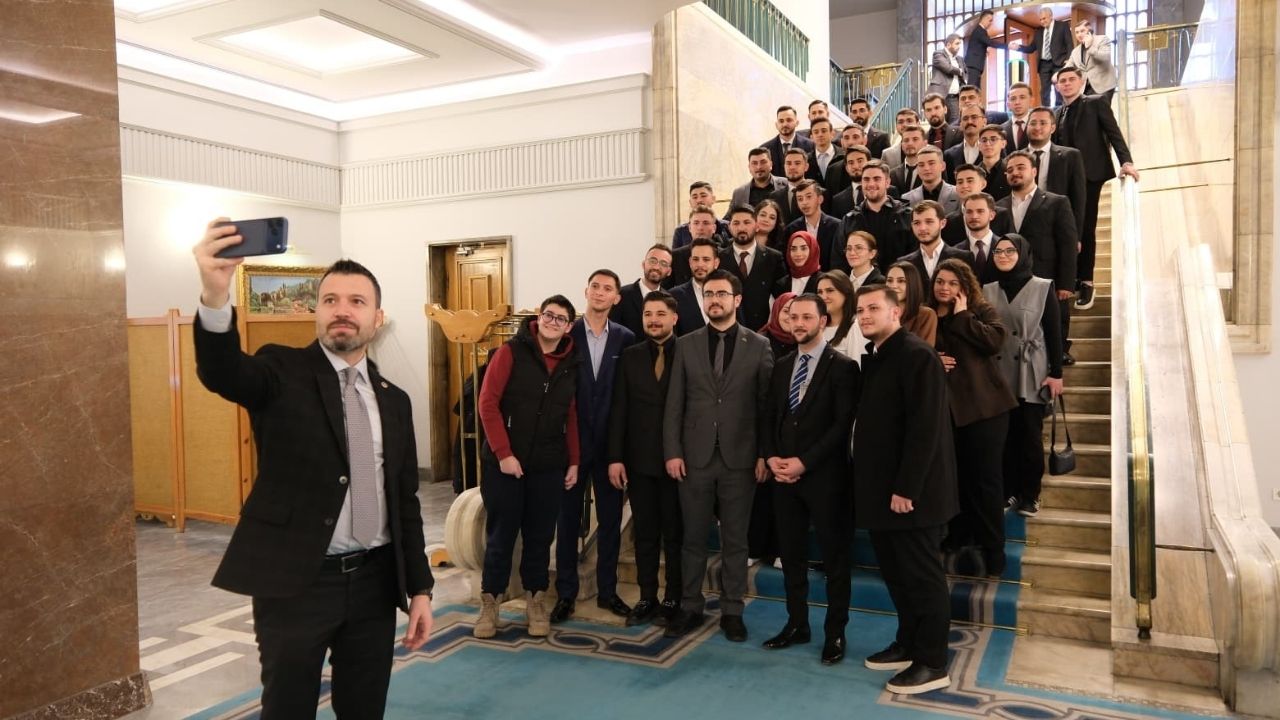 Ak Parti Yozgat’ta Kritik Buluşma Gençlik Kollarından Vekile Ziyaret (1)