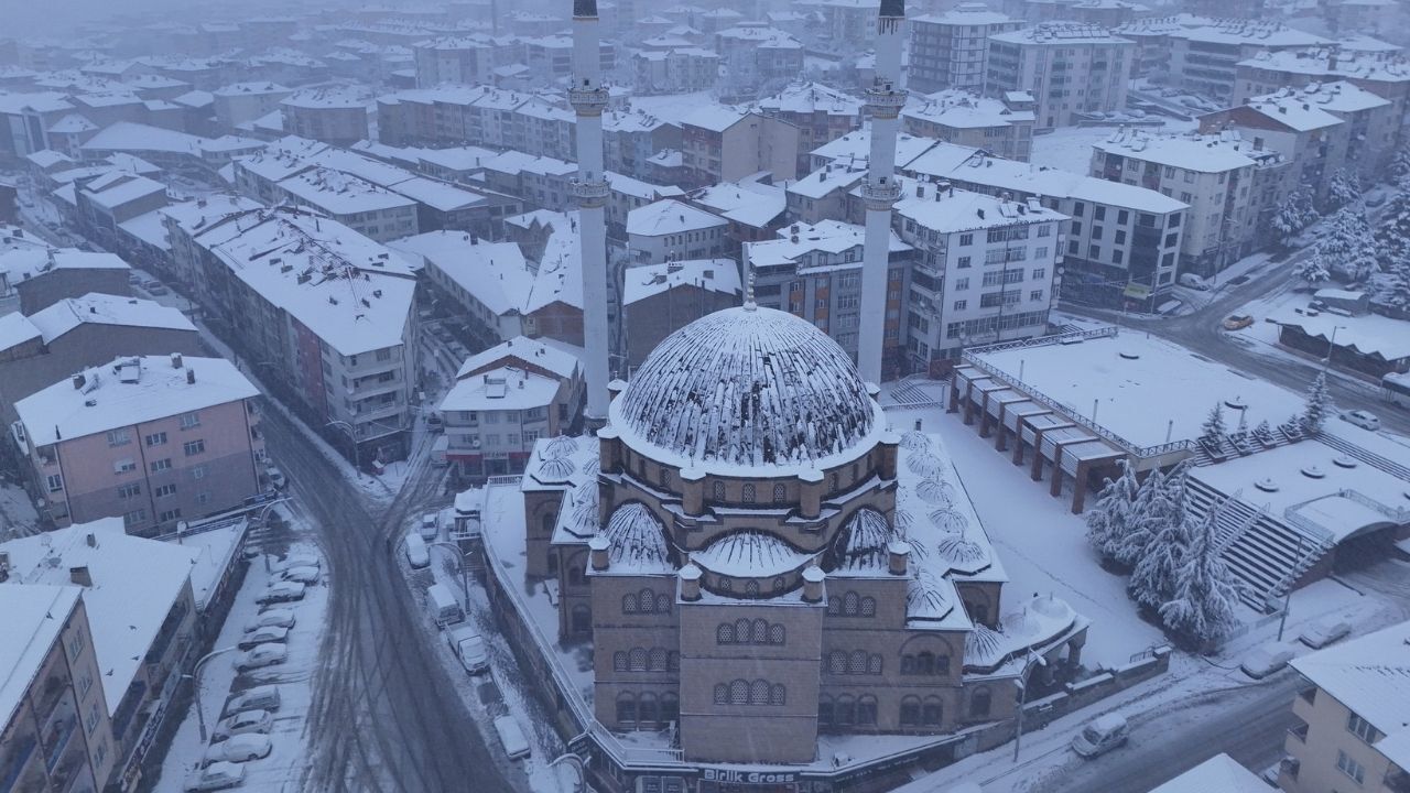 Akdağmadeni’nde Karla Mücadele Aralıksız Sürüyor (2)