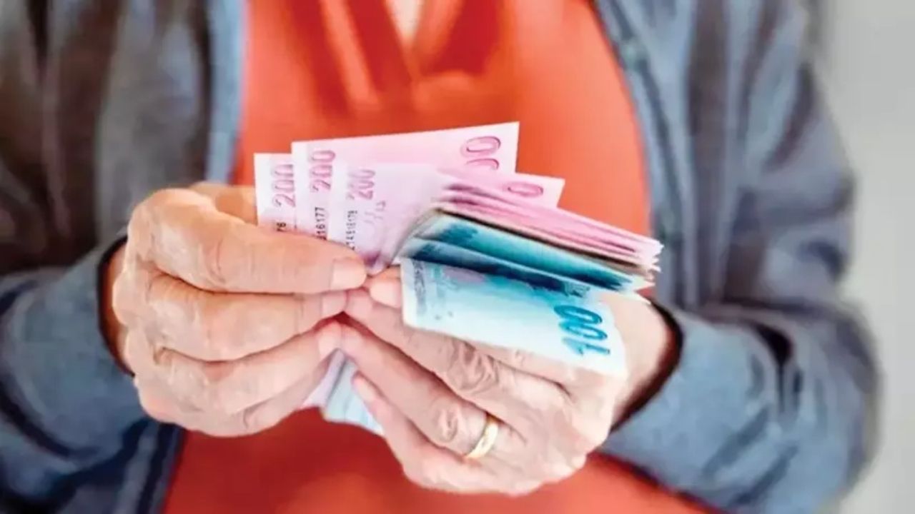 Emekliler Dikkat Başvurmayan Bayram İkramiyesini Alamayacak!