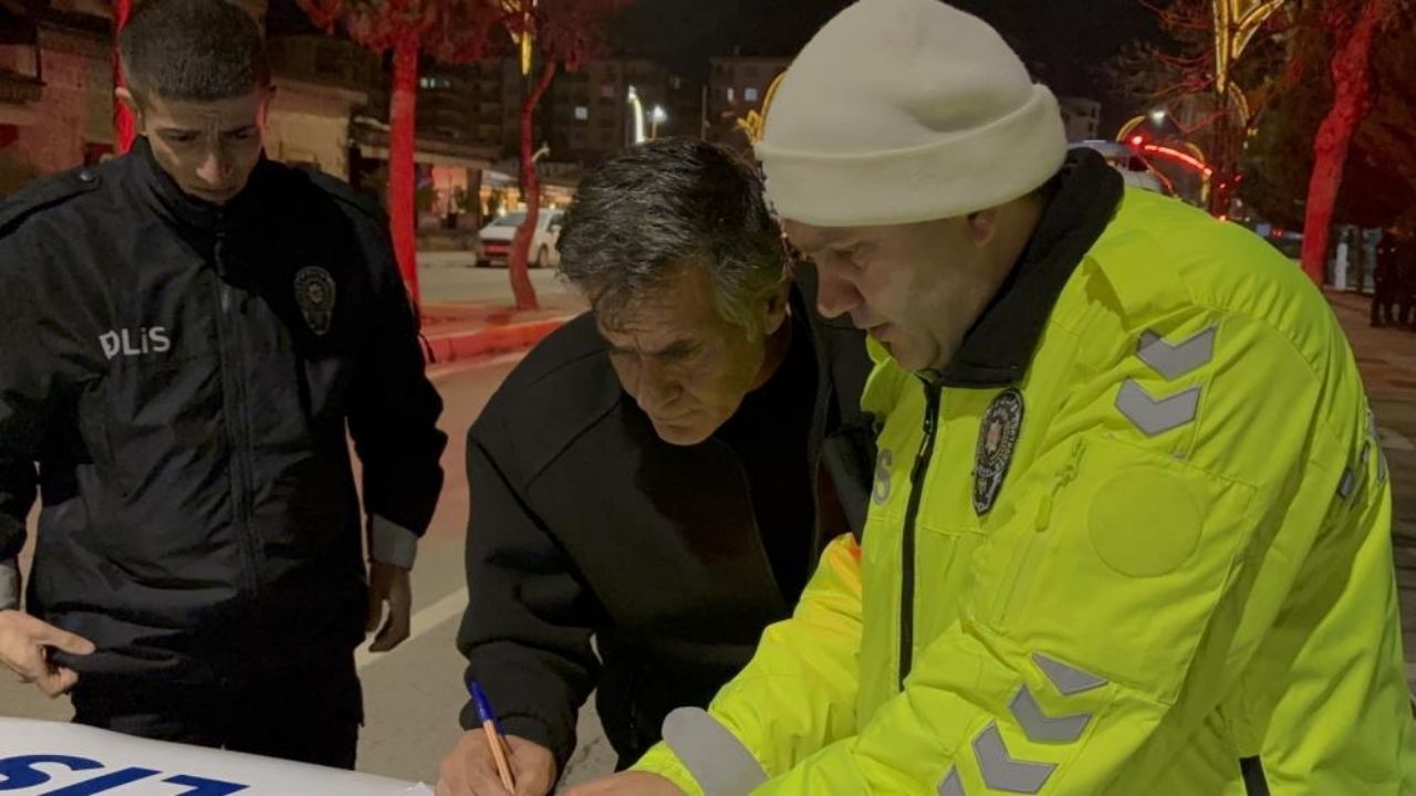 Hem Suçlu Hem Güçlü Alkollü Sürücü Gazeteciye Tükürüp Kameraya El Salladı! (2)