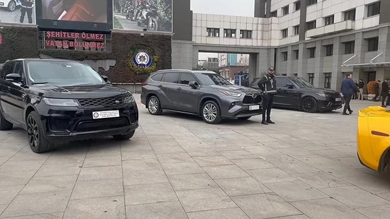 İstanbul'da 65 Milyon Liralık Lüks Araç Kaçakçılığı Operasyonu 11 Otomobile El Konuldu 2