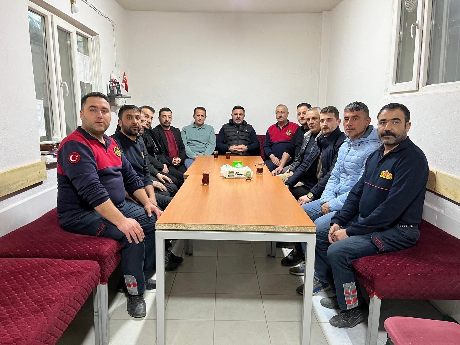 Ramazan’da Anlamlı Buluşma Başkan Arslan İtfaiyede Sahur Yaptı