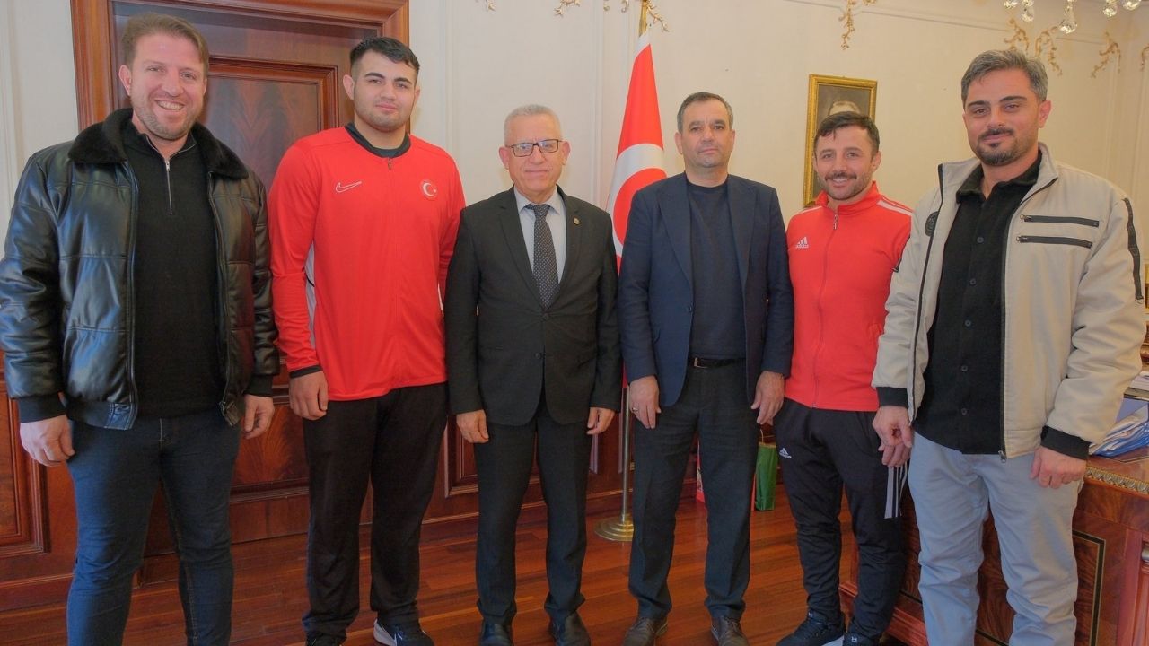 Şampiyon Güreşçi (1)