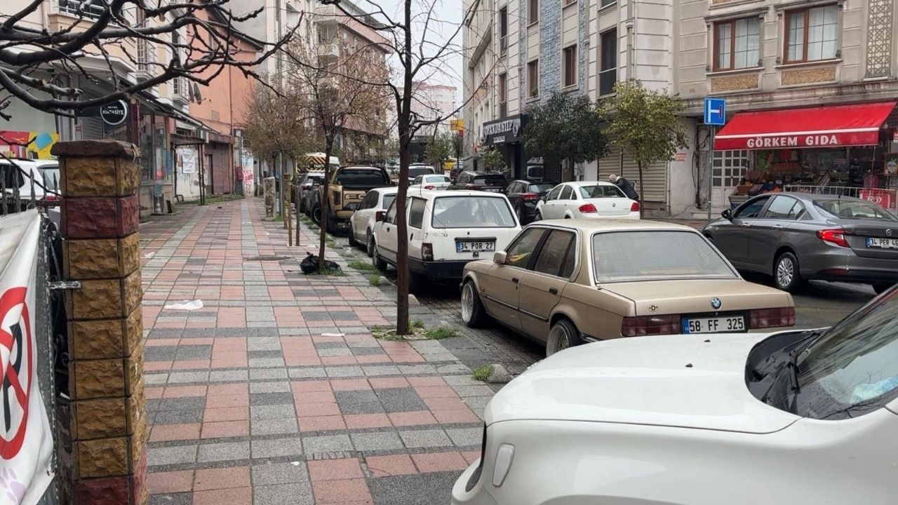 Sürücüsüz Kalan Araç Sürücüyü İki Kez Ezdi (1)