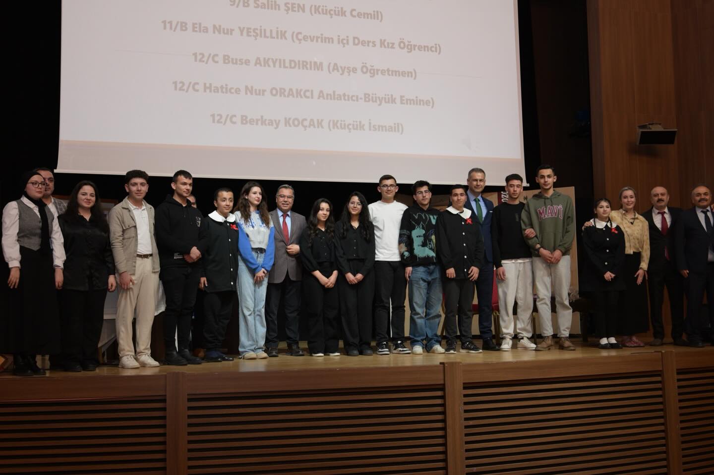 Tiyatro Gösterisi (2)