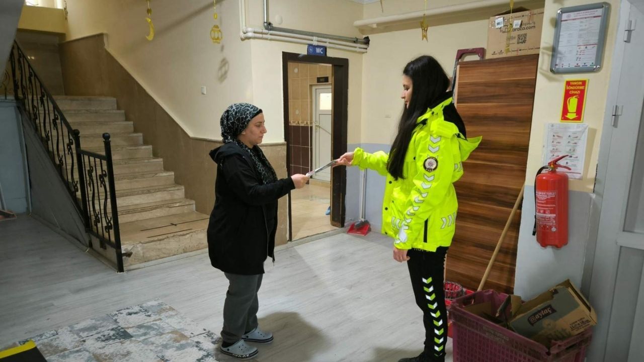 Yozgat’ta Dikkat Çeken Güvenlik Hamlesi Yüzlerce Kişiye Uyarı Yapıldı (2)