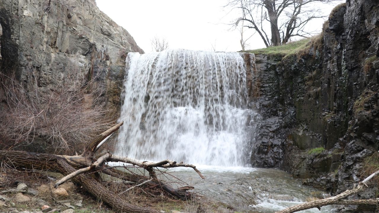 Yozgat'ta Eriyen Kar Suları Şelaleyi Yeniden Canlandırdı (3)