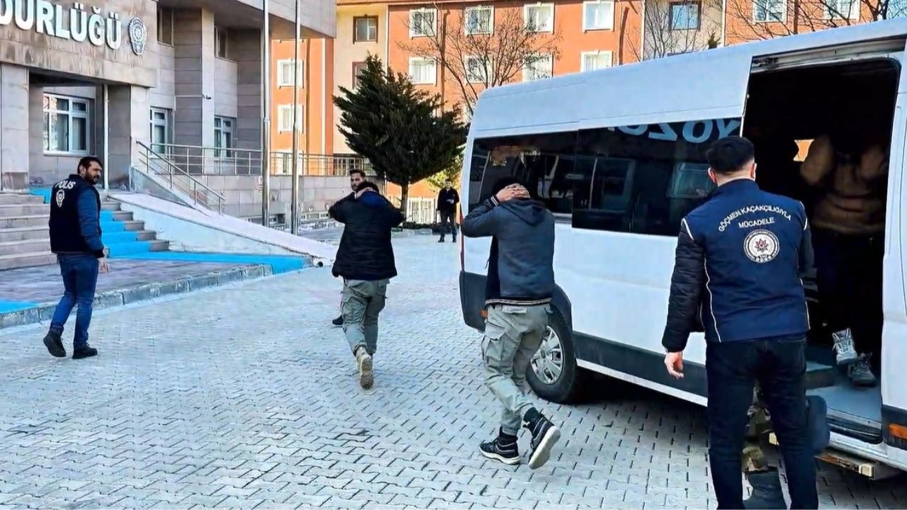 Yozgat’ta Göçmen Kaçakçılığı Operasyonu 14 Düzensiz Göçmen Yakalandı (4)