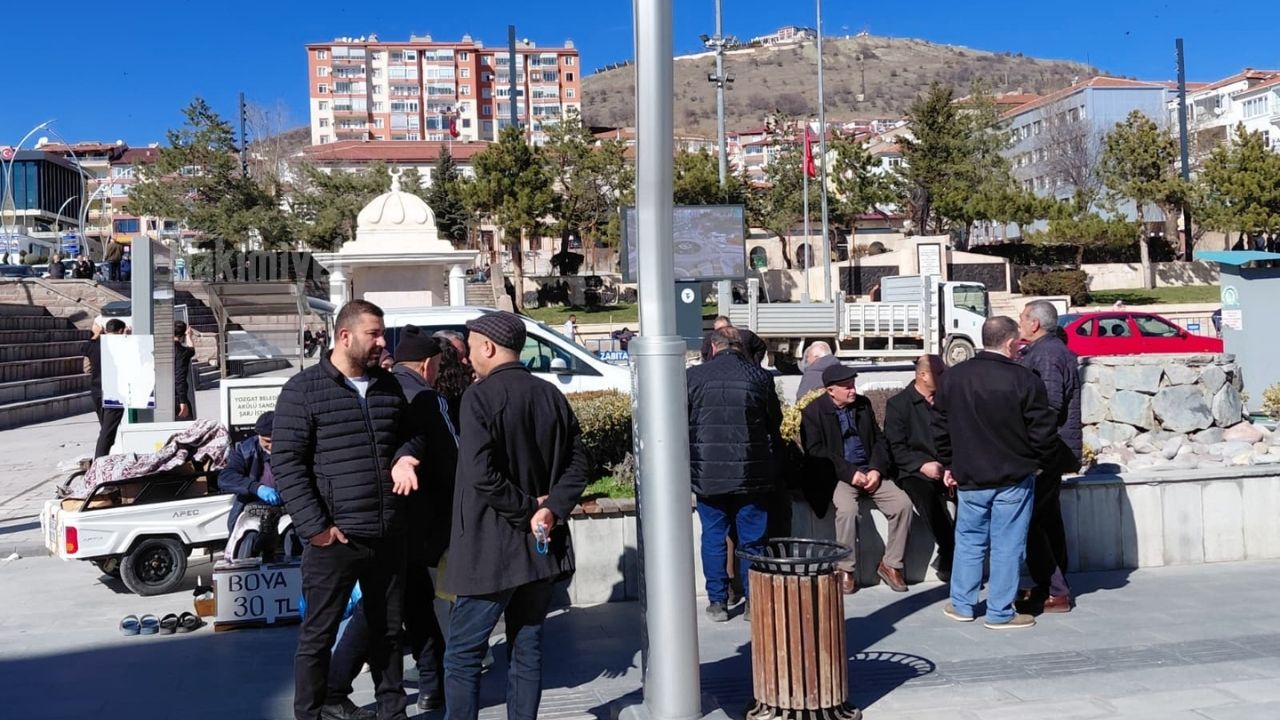 Yozgat'ta Güneş Çıktı Vatandaşlar Meydanları Doldurdu (1)