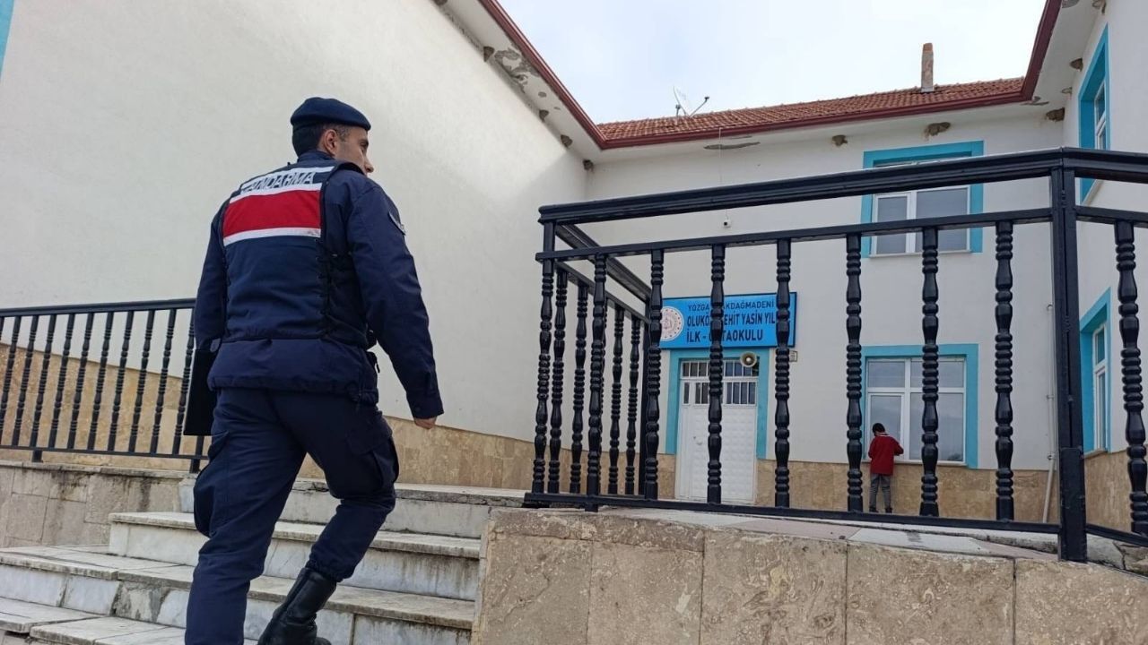 Yozgat’ta Jandarma Ekiplerinden Okul Çevrelerinde Denetim (1)