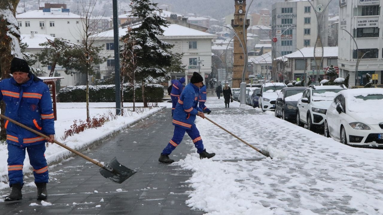 Yozgat’ta Kar Yağışı Hayatı Etkiledi, Beyaz Örtü Şehri Kapladı (3)