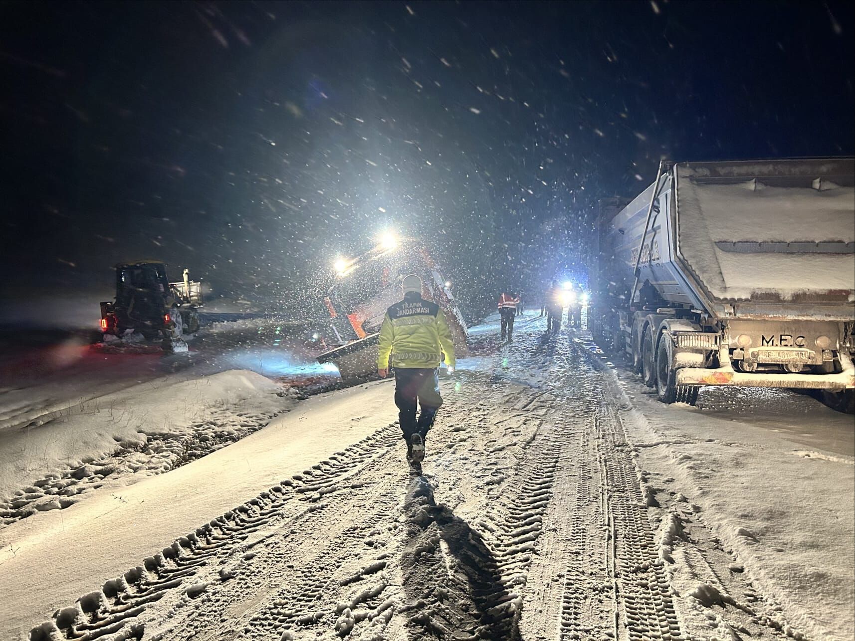 Yozgat'ta Karda Mahsur Kalan Araçlara Yine Onlar Koştu