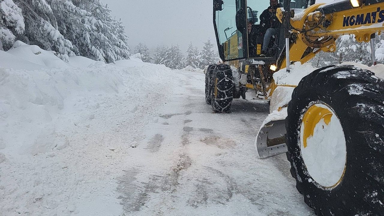 Yozgat'ta Karla Mücadele Çalışmaları 724 Aralıksız Sürüyor (1)