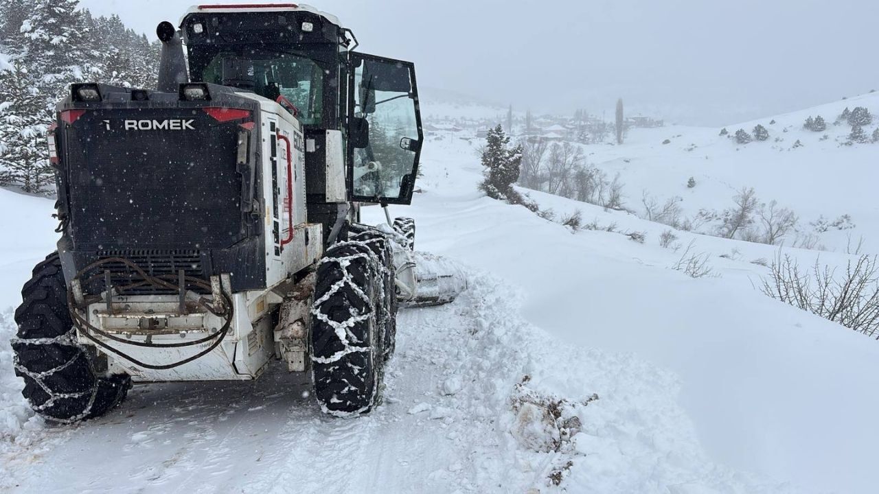 Yozgat'ta Karla Mücadele Çalışmaları 724 Aralıksız Sürüyor (3)