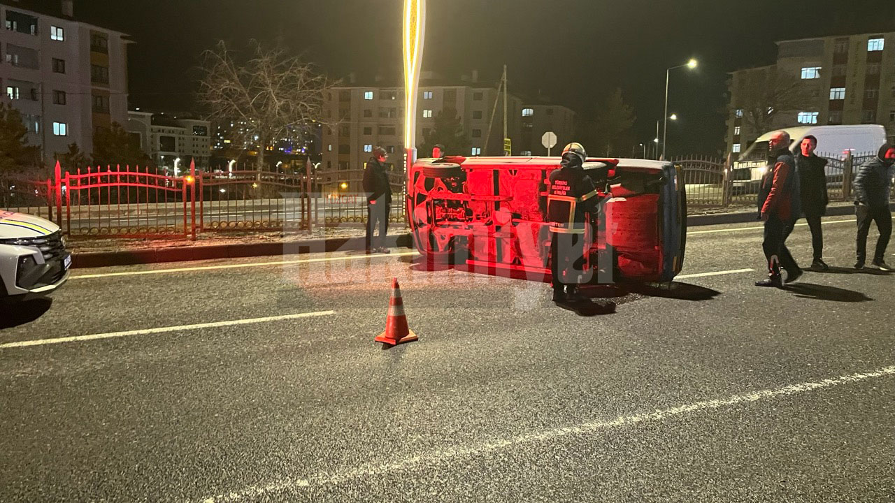 Yozgatta Novada A V M Önünde Kaza Araç Takla Attı Yaralılar Var 2