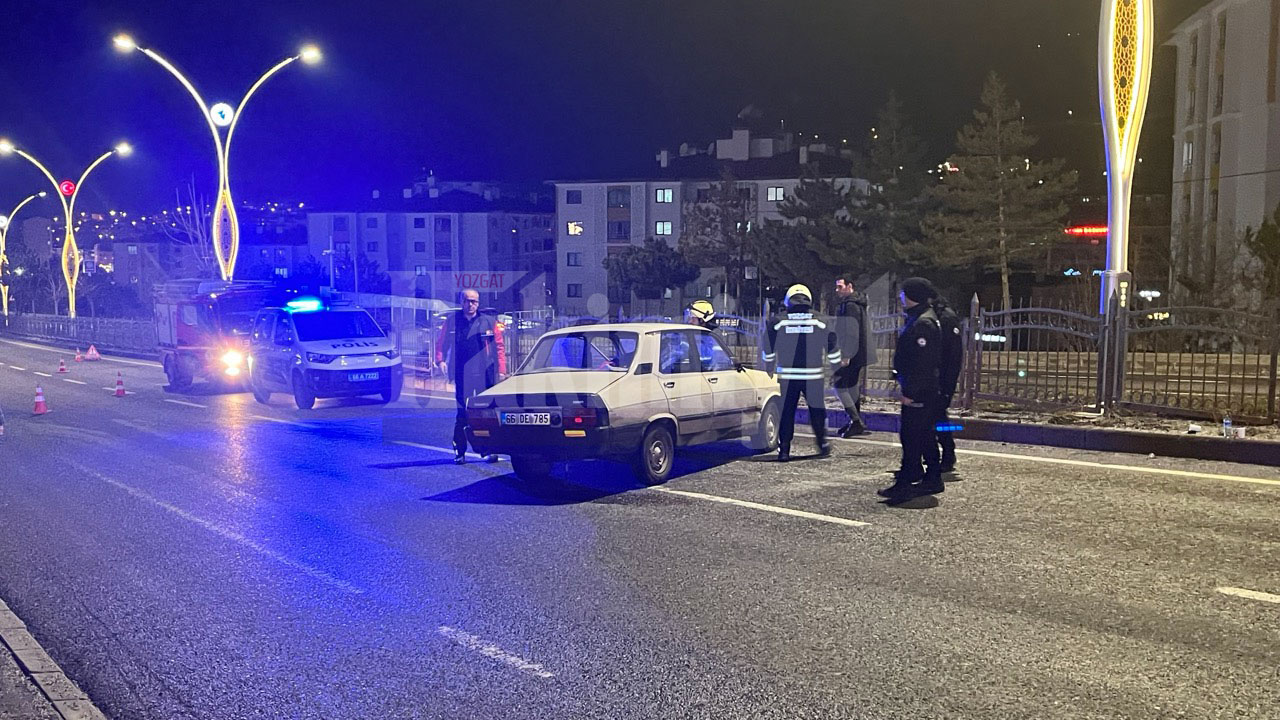 Yozgatta Novada A V M Önünde Kaza Araç Takla Attı Yaralılar Var 8