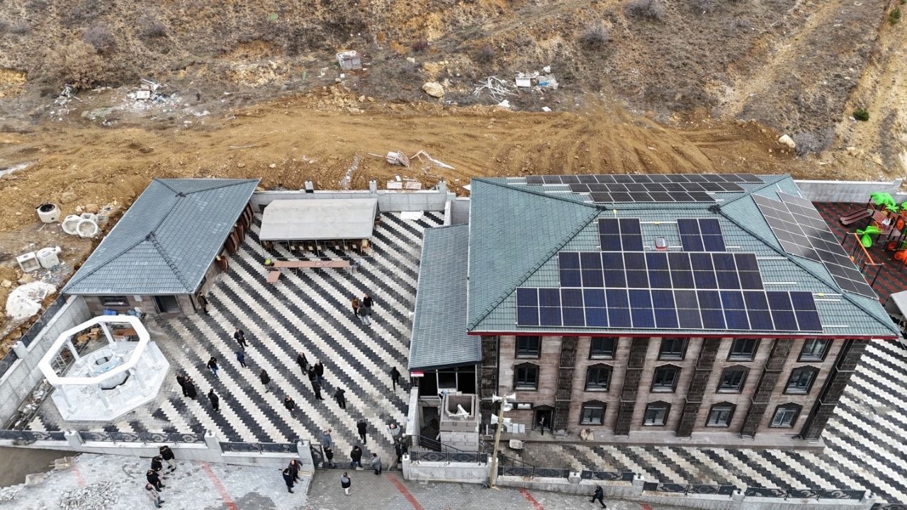 Yozgat’ta Öğrenciler Sabah Namazında Bir Araya Geldi (1)