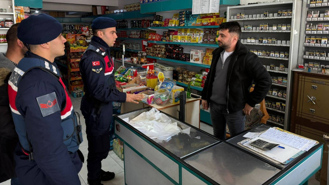 Yozgat’ta Vatandaşlara Dolandırıcılık Uyarısı Jandarmadan Yerinde Bilgilendirme (1)