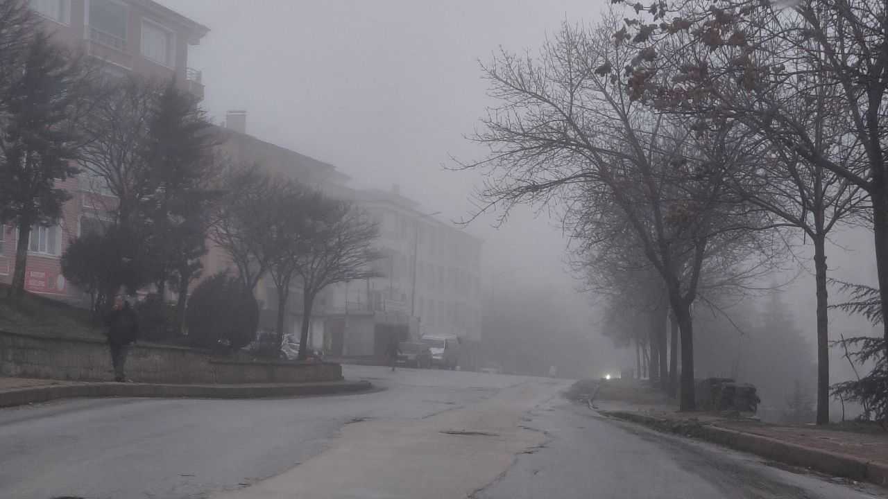 Yozgat’ta Yoğun Sis Trafiği Felç Bıraktı (3)