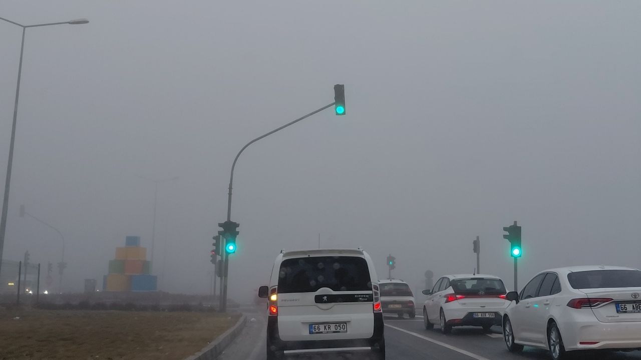 Yozgat’ta Yoğun Sis Trafiği Felç Bıraktı