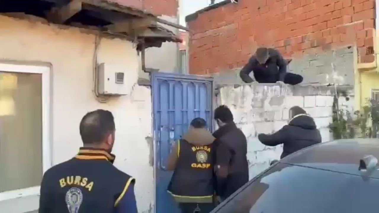 7 Yıldır Kayıp Olan Çocuk Harabe Evde Bu Şekilde Bulundu (5)