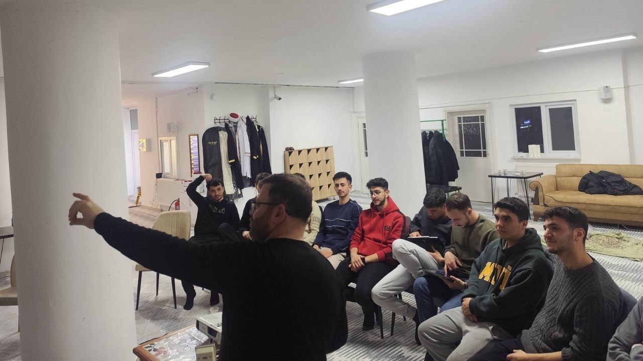 Akdağmadeni Meslek Yüksekokulu'nda Öğrencilere Kritik Uyarılar (1)