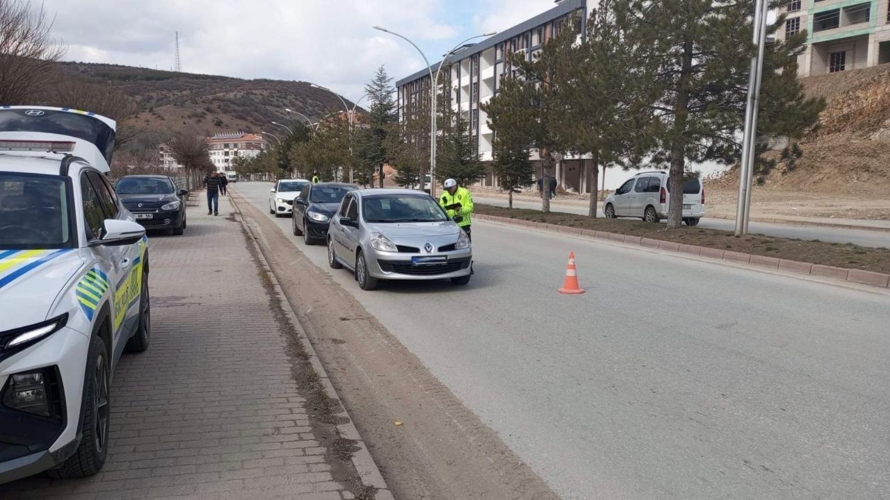Akdağmadeni’nde Bayram Güvenliği İçin Sıkı Kontrol (3)