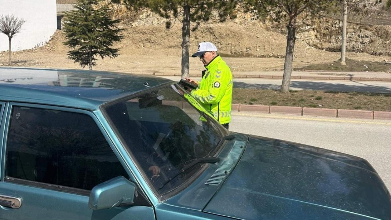 Akdağmadeni’nde Denetimler Sıkı Tutuluyor 19 Sürücüye Ceza Yağdı (2)