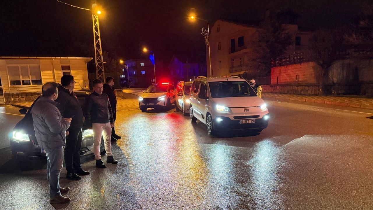 Akdağmadeni’nde Trafik Düzeni İçin Sürpriz Kontroller Başladı (3)