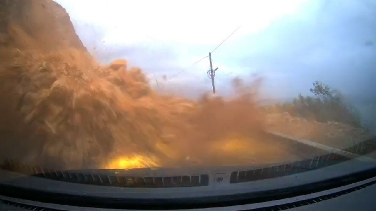 Araç Kamerasına Yansıyan Korkunç Anlar Araç Kamerası Her Şeyi Kaydetti (1)