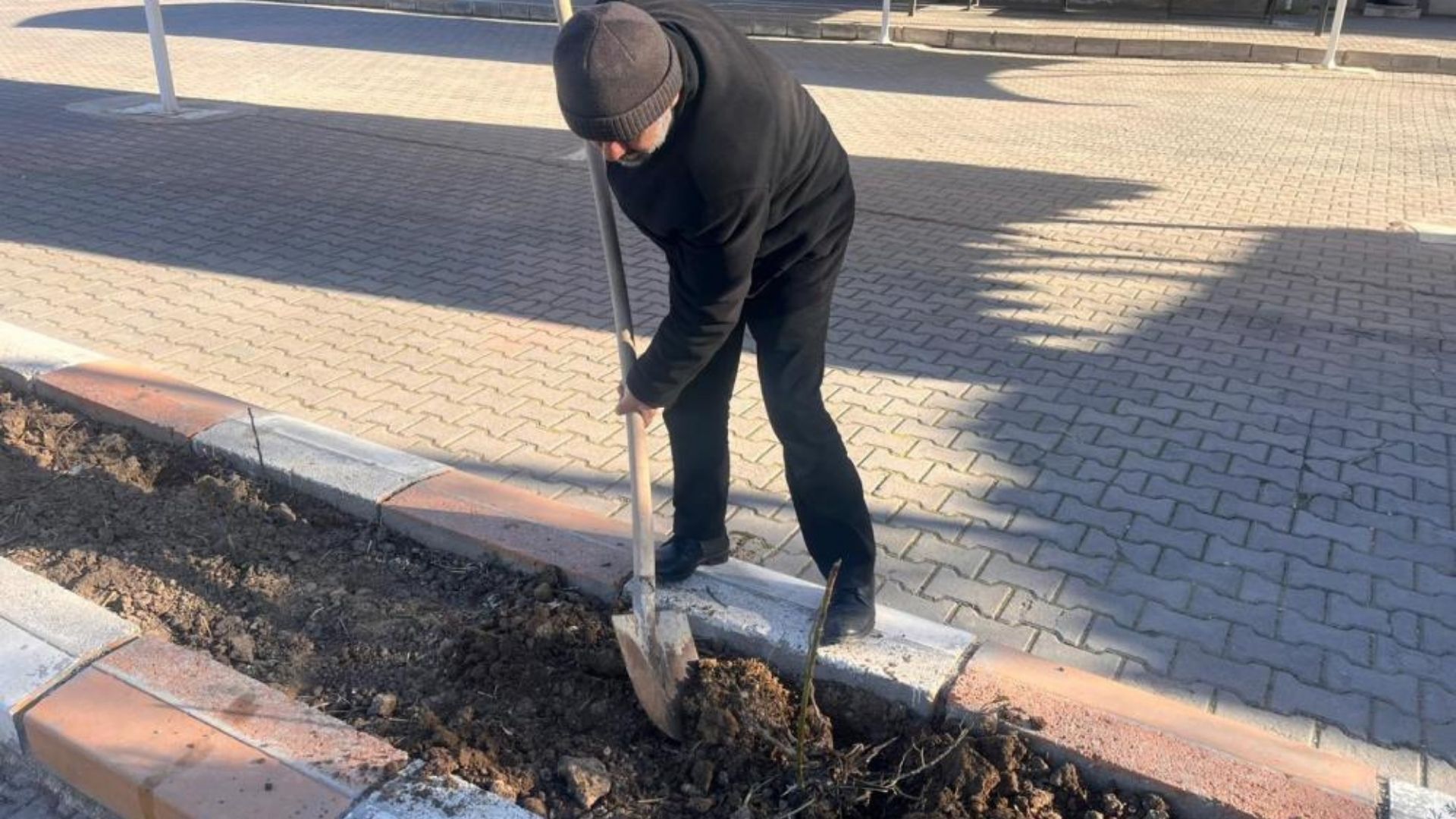 Bayram Coşkusu Yozgat'ta Cansever İlk Gülü Dikti3